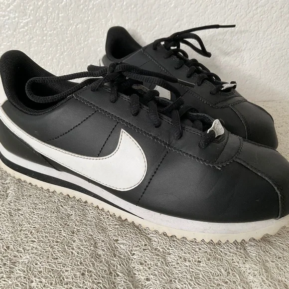 Nike Cortez 904764-001 black and white unisex Size 6 youth - Picture 1 of 10